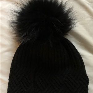 Women’s black Pom Pom hat
